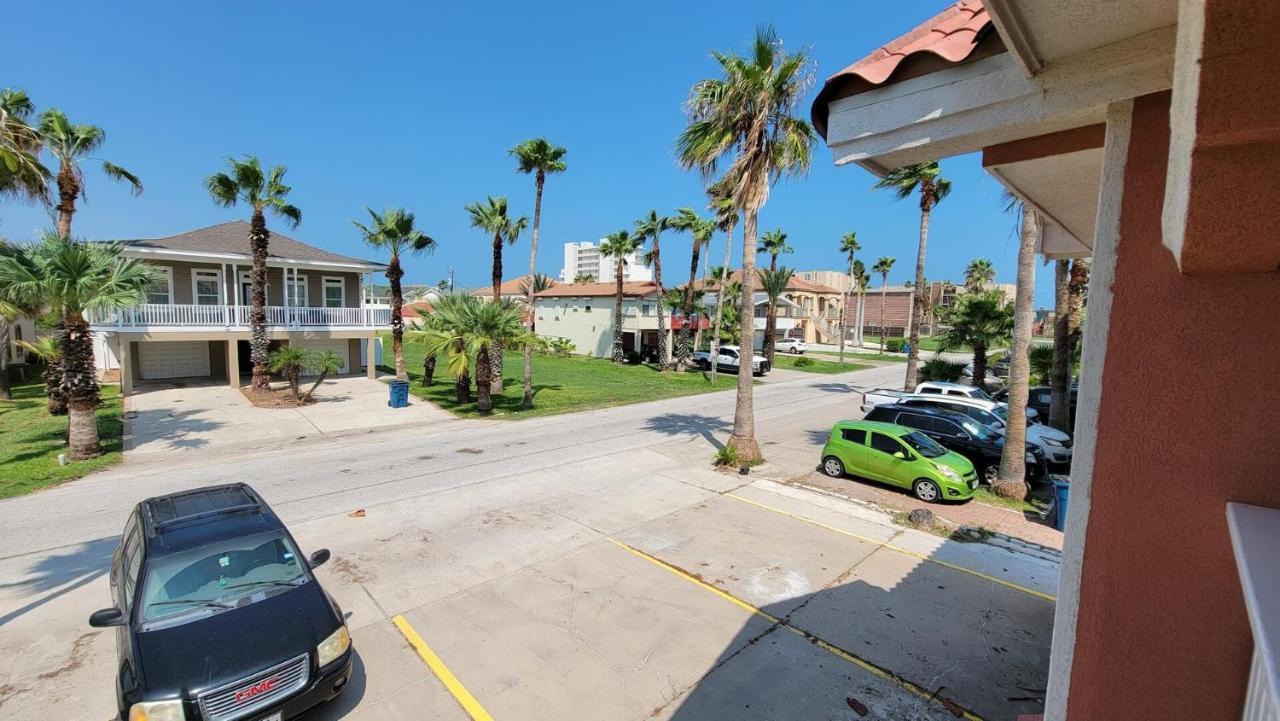 Cozy 2 Bedroom With Big Pool - Campeche Triplex Unit C Home South Padre Island Εξωτερικό φωτογραφία