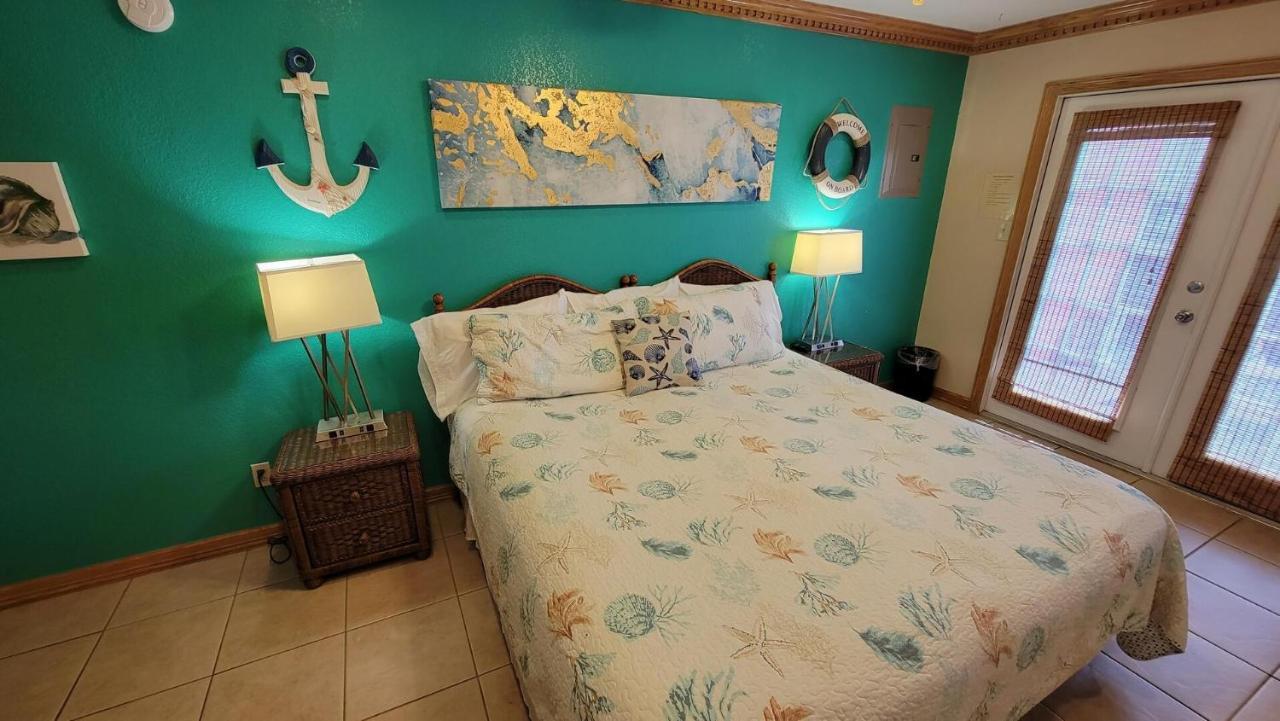 Cozy 2 Bedroom With Big Pool - Campeche Triplex Unit C Home South Padre Island Εξωτερικό φωτογραφία