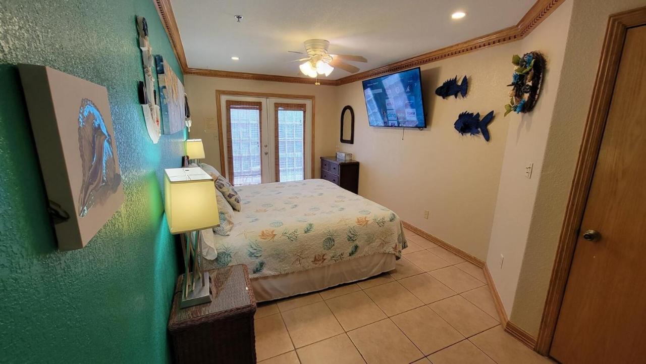 Cozy 2 Bedroom With Big Pool - Campeche Triplex Unit C Home South Padre Island Εξωτερικό φωτογραφία