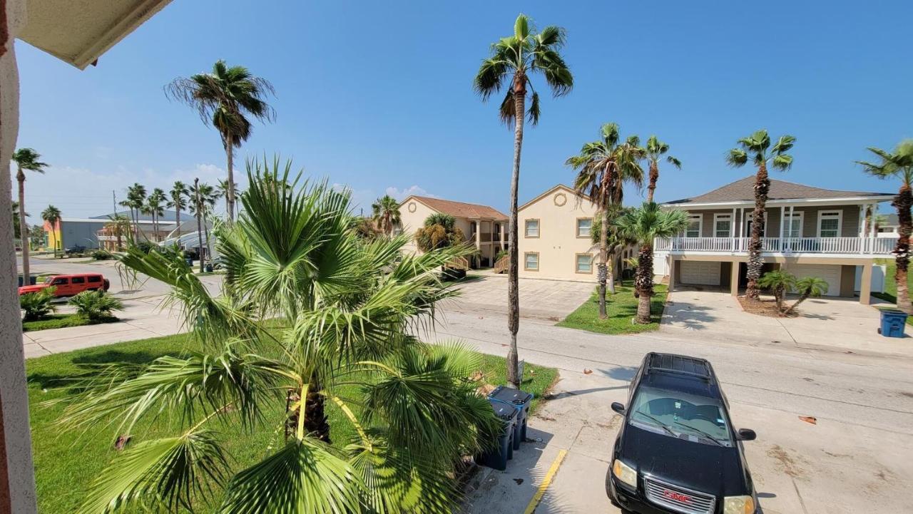 Cozy 2 Bedroom With Big Pool - Campeche Triplex Unit C Home South Padre Island Εξωτερικό φωτογραφία